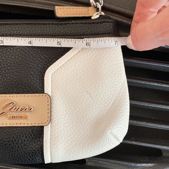 Guess clutch 7&1/4” black & white with nude color strap - Picture 4 of 4